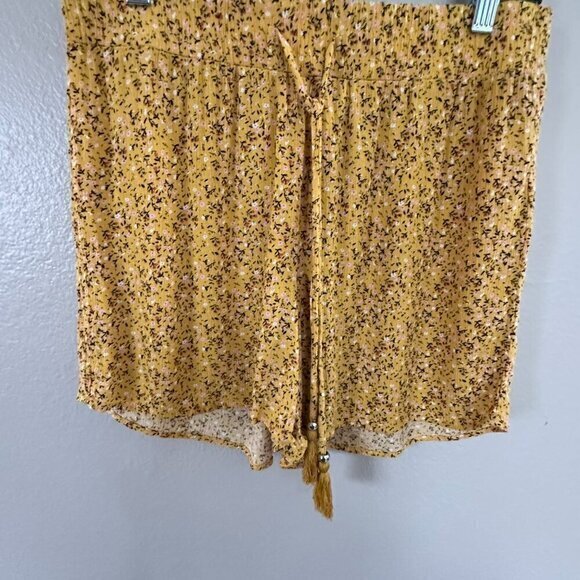 Retrology Yellow Floral Shorts Size Medium - Picture 2 of 5
